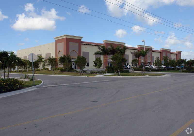 State Street Realty FOR SALE 6,335 SF Village Beacon Lakes